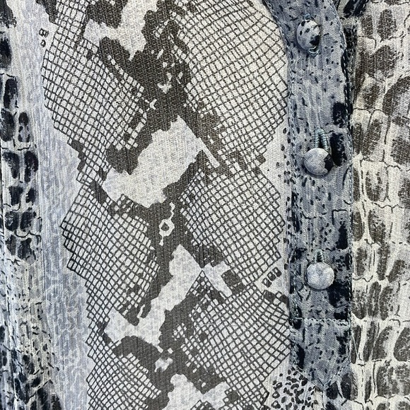 Joie Blouse Women's M Medium Grey Snakeskin Sheer Buttons Shirt Collar Top - Picture 9 of 13